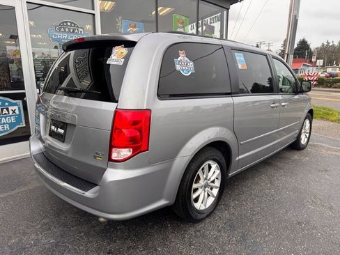 Used 2016 Dodge Grand Caravan SXT image 6