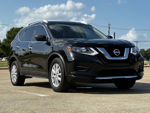 Used 2017 Nissan Rogue SV AWD/4WD image 2