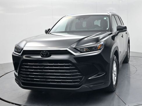 Used 2024 Toyota Grand Highlander AWD image 3