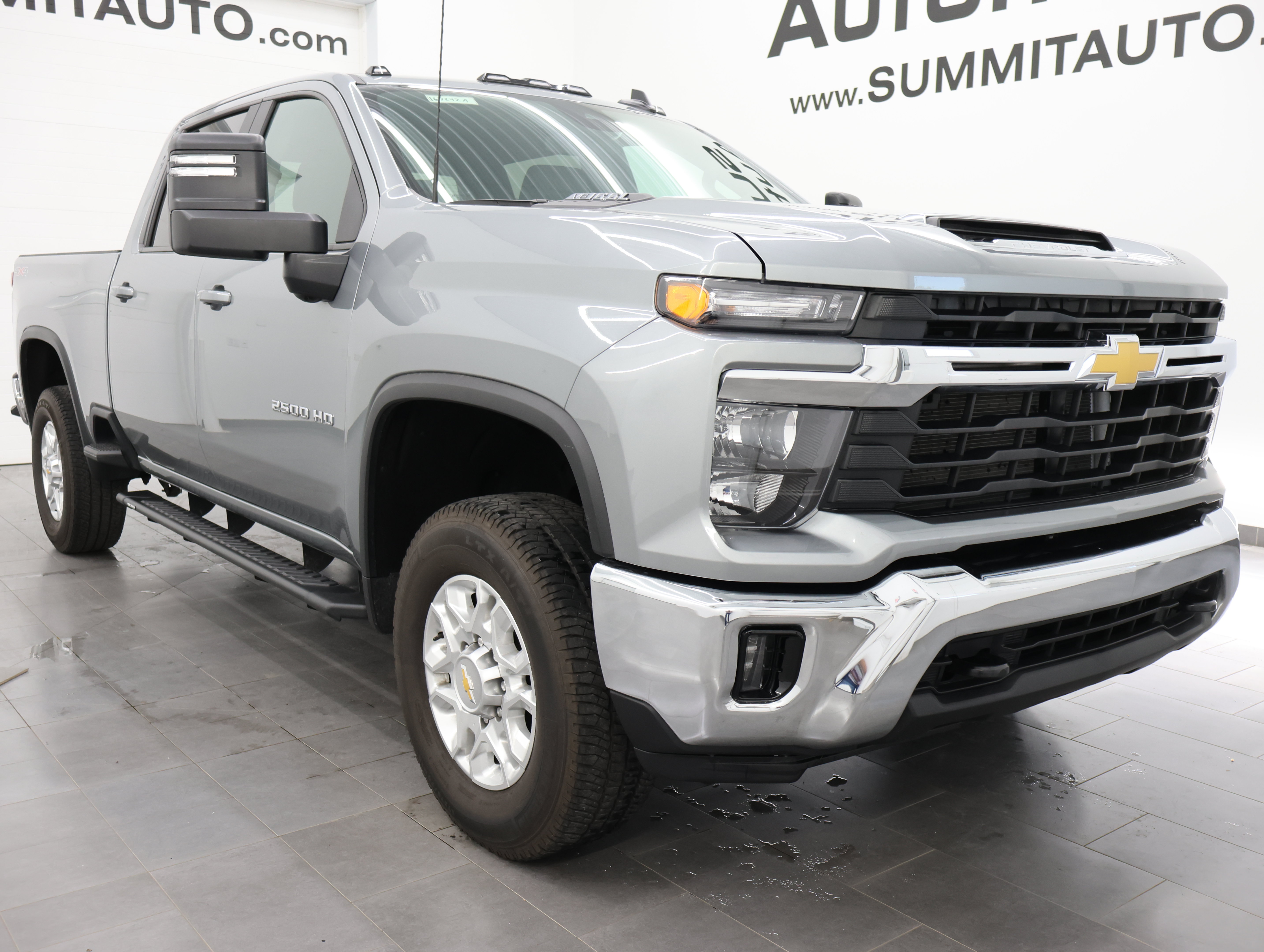 Used 2026 Chevrolet Silverado 2500 LT AWD/4WD image 2