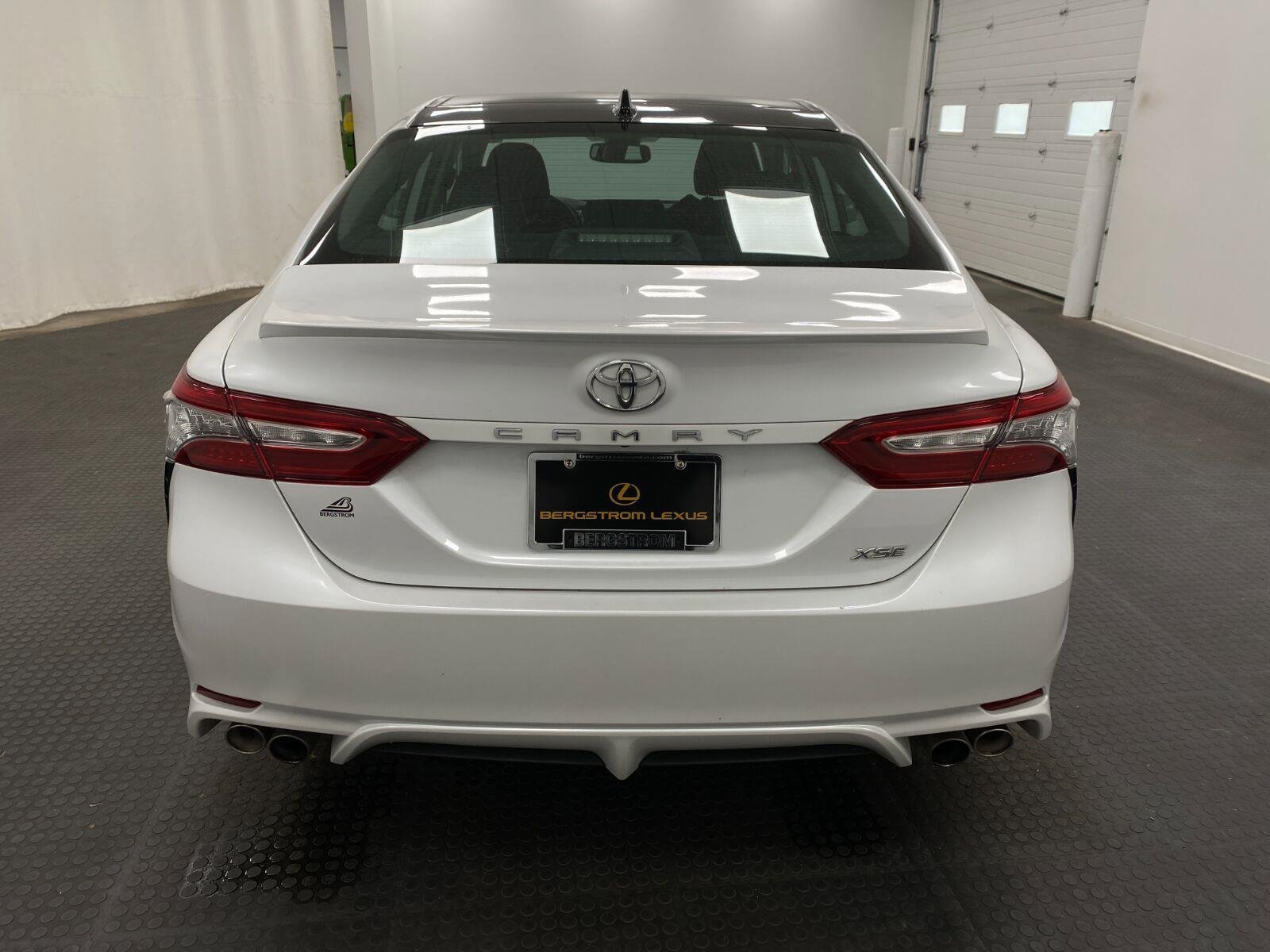 Used 2019 Toyota Camry XSE FWD image 5