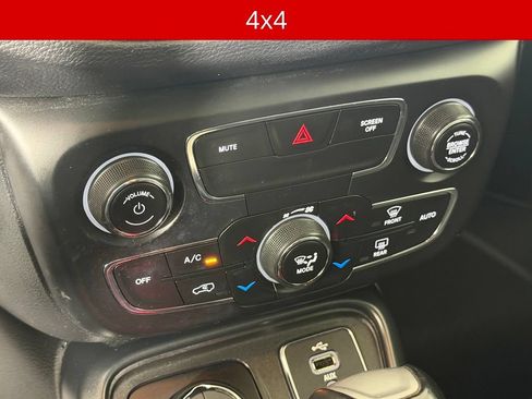 Used 2018 Jeep Compass Trailhawk w/ Leather Interior Group AWD/4WD image 10
