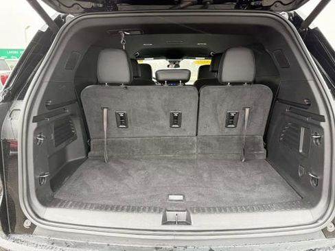 Used 2025 Chevrolet Traverse LT image 8
