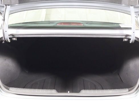 Used 2021 Hyundai Elantra SE image 18