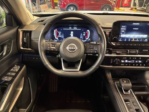 Certified 2025 Nissan Pathfinder Platinum w/ Cargo Package FWD image 13