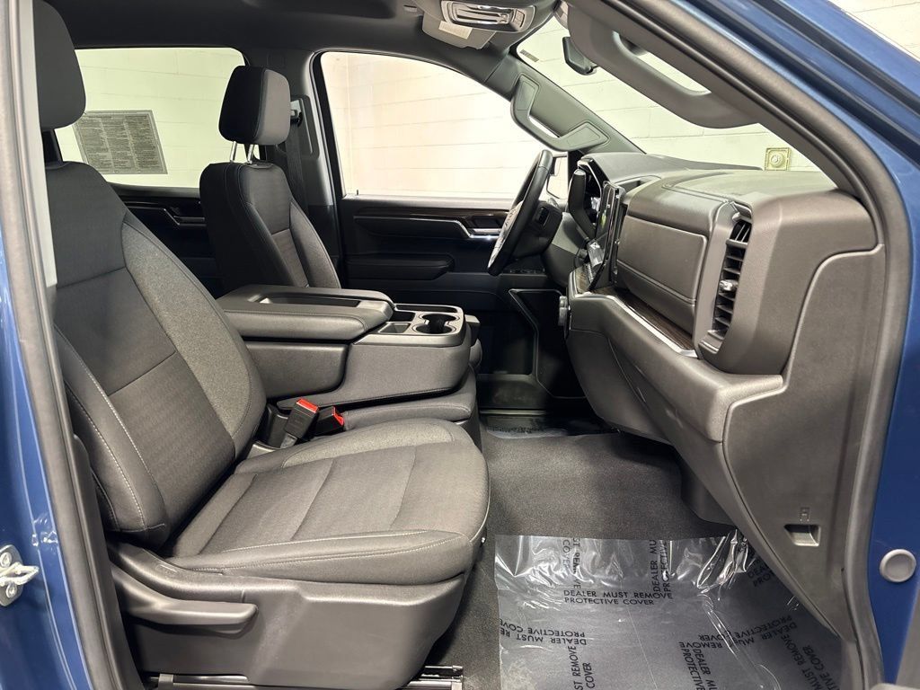 Used 2024 Chevrolet Silverado 1500 LT AWD/4WD image 10