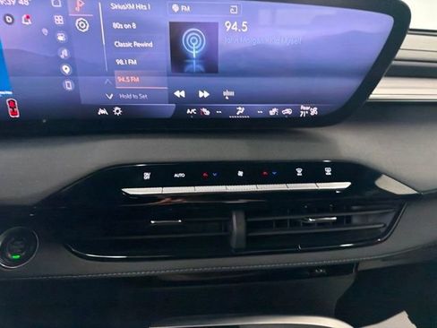 Used 2025 Buick Enclave Preferred AWD/4WD image 22