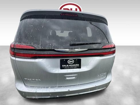 Used 2023 Chrysler Pacifica Limited AWD/4WD image 10