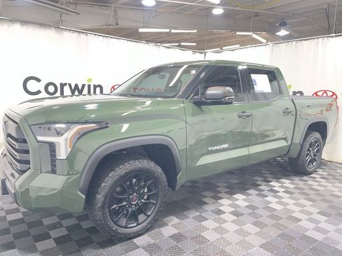 Used 2022 Toyota Tundra SR5 w/ SR5 Convenience Package image 3