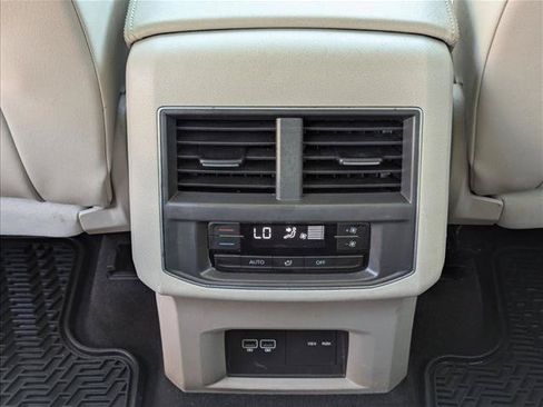 Used 2018 Volkswagen Atlas SEL AWD/4WD image 16