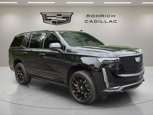 Certified 2023 Cadillac Escalade Sport w/ LPO, ONYX Package AWD/4WD image 4