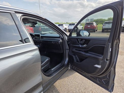Used 2022 Lincoln Corsair FWD w/ Premium Package image 21