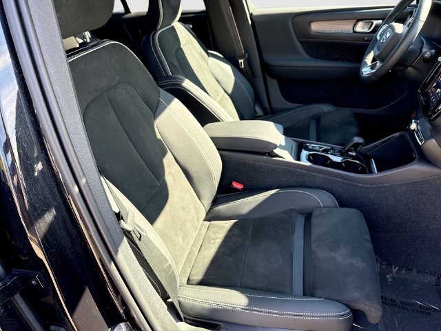 Certified 2023 Volvo XC40 B5 Plus w/ Climate Package AWD/4WD image 31