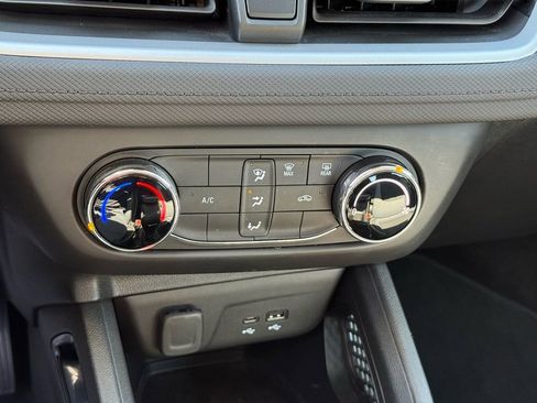 Used 2024 Chevrolet TrailBlazer LS image 28