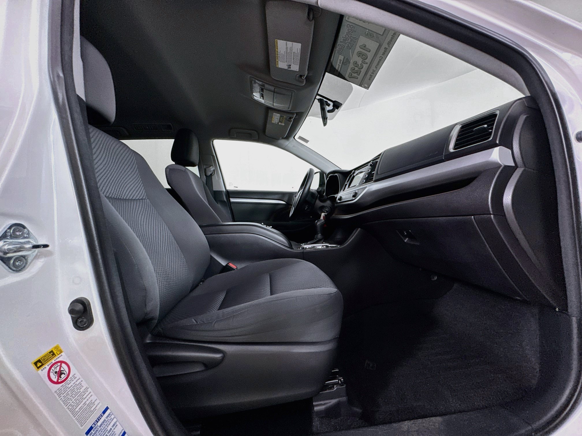 Used 2016 Toyota Highlander LE AWD/4WD image 27