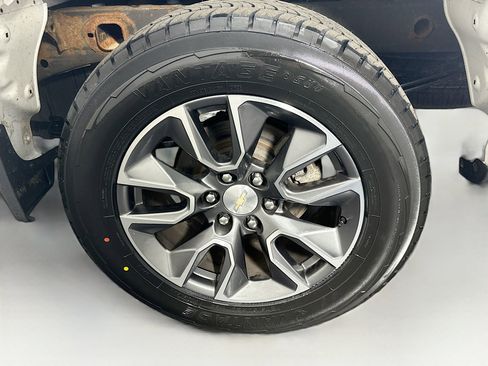 Used 2024 Chevrolet Silverado 1500 LT AWD/4WD image 11