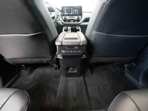 Used 2024 Toyota Grand Highlander XLE image 22