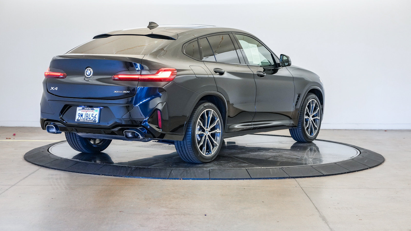 Used 2022 BMW X4 xDrive30i w/ M Sport Package 2 AWD/4WD image 5