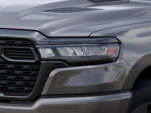New 2026 RAM 1500 Express AWD/4WD image 17