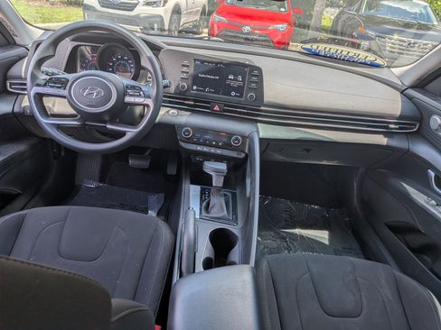 Used 2022 Hyundai Elantra SEL w/ Cargo Package FWD image 15