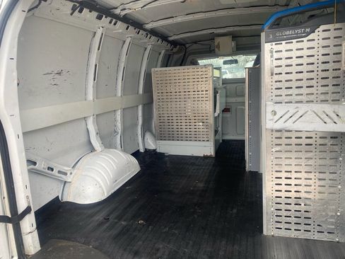 Used 2014 Chevrolet Express 2500 image 10