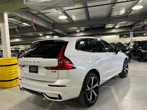 Certified 2023 Volvo XC60 B5 Ultimate w/ Climate Package image 2