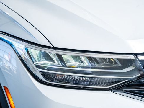 Used 2023 Volkswagen Tiguan SE R-Line image 18