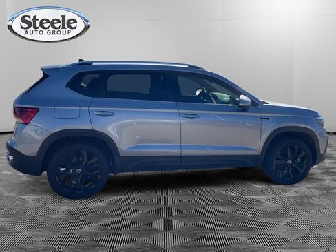New 2024 Volkswagen Taos SE image 6