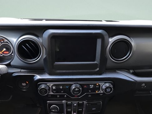 Used 2022 Jeep Gladiator Sport AWD/4WD image 15