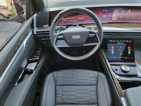 Used 2025 Cadillac Escalade Sport Platinum w/ LPO, ONYX Package image 28