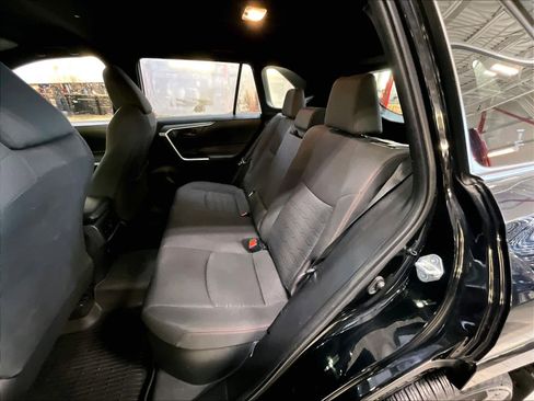 Used 2021 Toyota RAV4 SE image 15