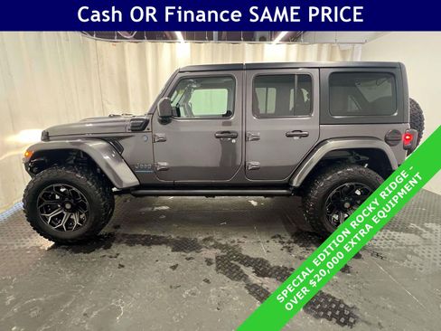 Used 2024 Jeep Wrangler Unlimited w/ Convenience Group AWD/4WD image 8