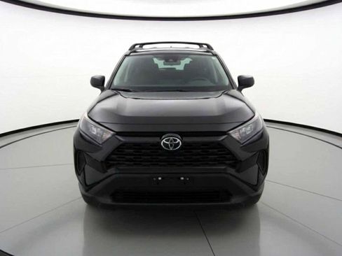 Used 2021 Toyota RAV4 LE image 2