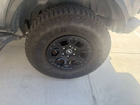 Used 2023 Ford Bronco Big Bend w/ Sasquatch Package AWD/4WD image 9