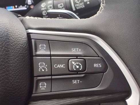 Used 2024 Jeep Grand Cherokee Altitude RWD image 14