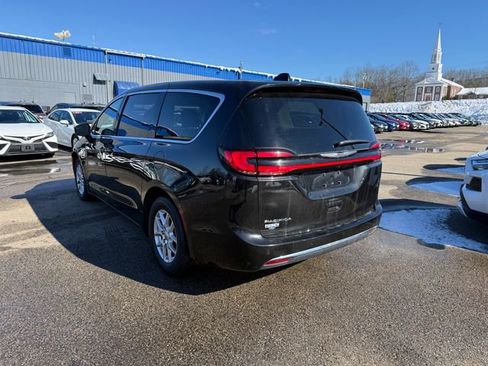 Used 2024 Chrysler Pacifica Touring-L image 24