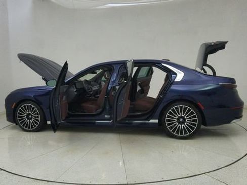 Used 2025 BMW i7 eDrive50 w/ Executive Package image 74