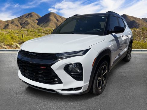 Used 2022 Chevrolet TrailBlazer RS FWD image 2