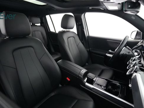 Used 2022 Mercedes-Benz EQB 350 4MATIC image 23