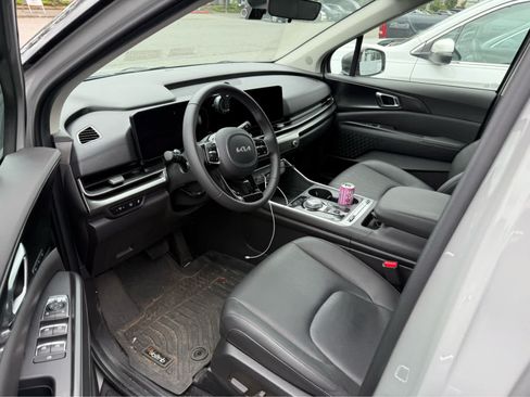 Used 2025 Kia Carnival SX w/ SX Dark Edition Package FWD image 8