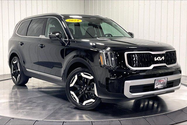 Used 2024 Kia Telluride EX w/ EX Captain's Chair Package AWD/4WD image 3