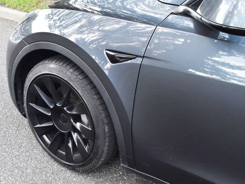 Used 2021 Tesla Model Y Long Range image 15