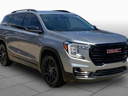 Used 2023 GMC Terrain SLT w/ Infotainment Package II FWD image 3