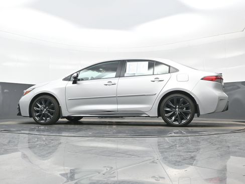 Used 2025 Toyota Corolla SE w/ SE Premium Package image 29