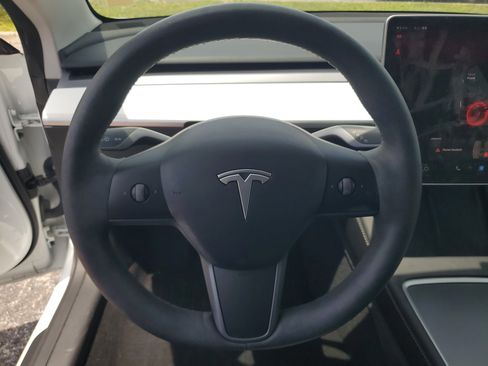 Used 2023 Tesla Model 3 Standard Range RWD image 18