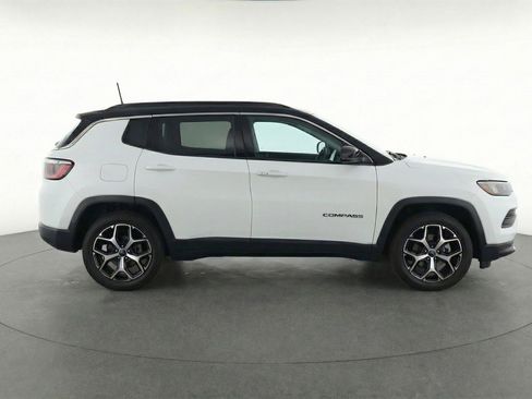 Used 2025 Jeep Compass Limited AWD/4WD image 8