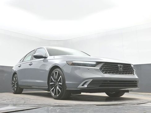 Certified 2025 Honda Accord Touring image 41