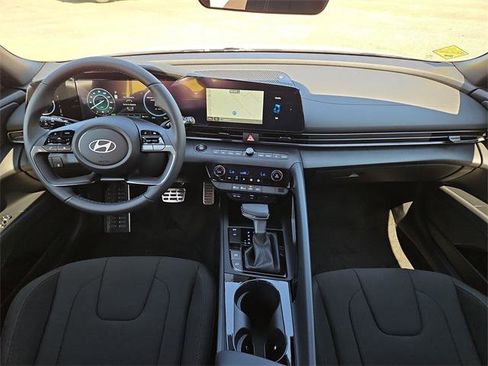 New 2025 Hyundai Elantra SEL image 9