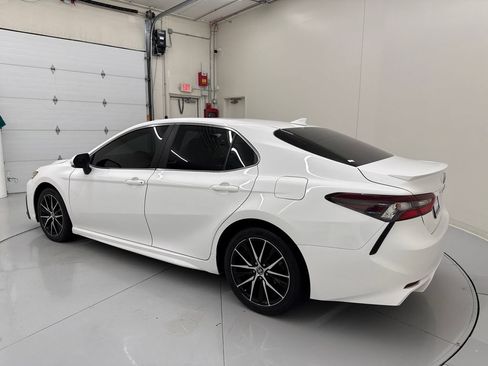 Used 2024 Toyota Camry SE FWD image 4