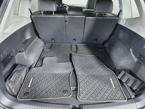 Used 2022 Volkswagen Tiguan SE w/ Panoramic Sunroof Package AWD/4WD image 24